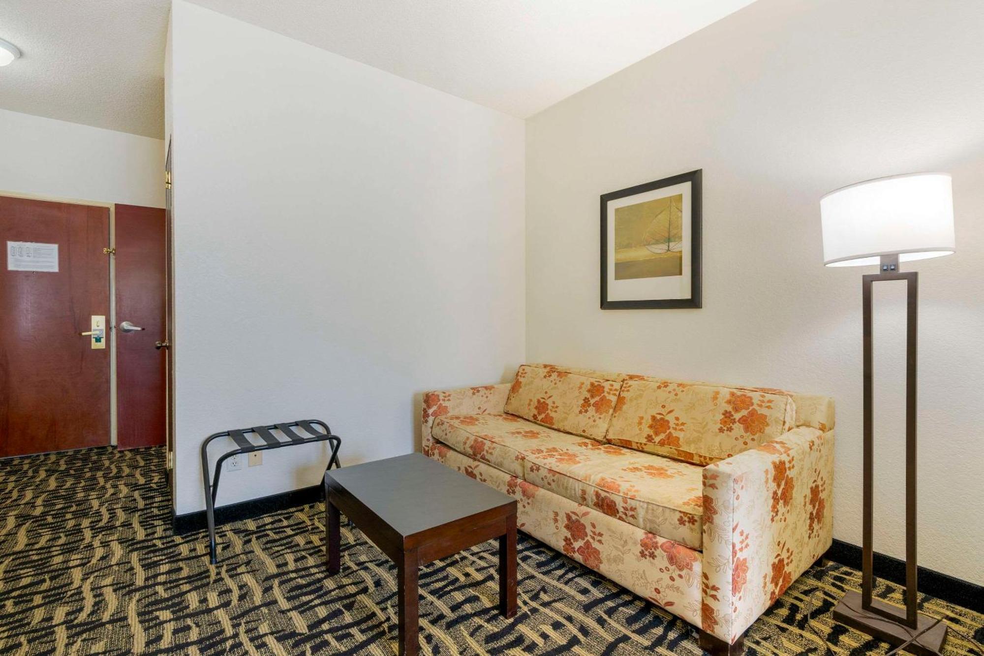Quality Suites La Grange Exterior photo